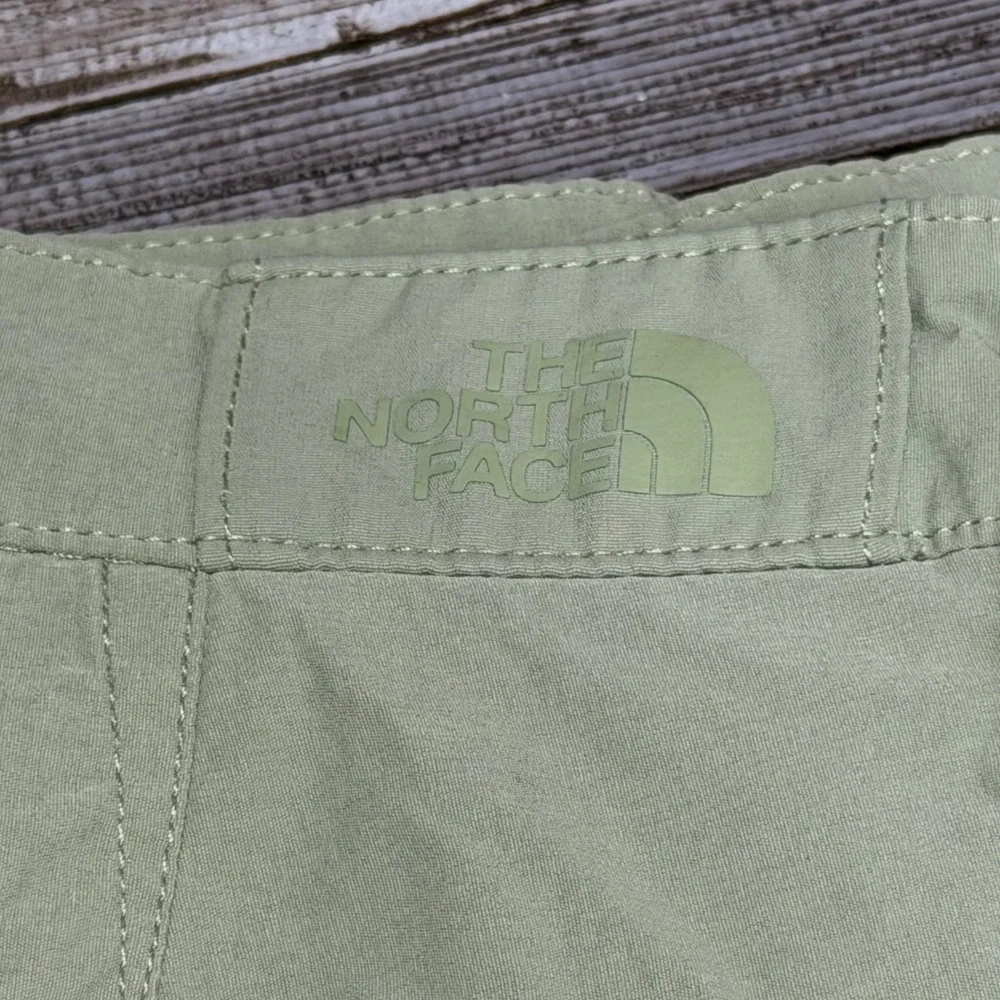 The North Face Shorts Mens 36 Sage Green Hiking Outdoor Lightweight FlashDry